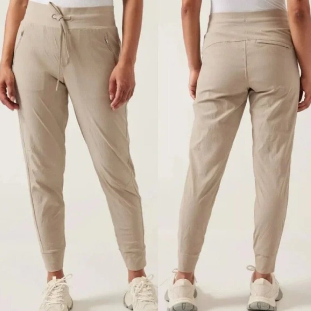 Athleta Trekkie North Jogger in Ecru size 8